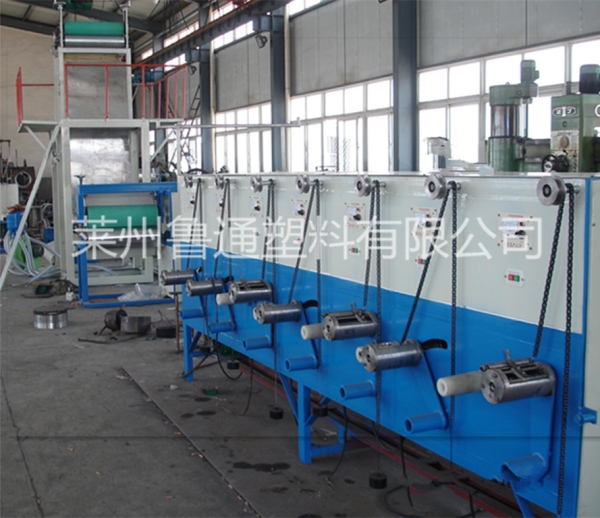 塑料網(wǎng)狀撕裂膜拉絲機器